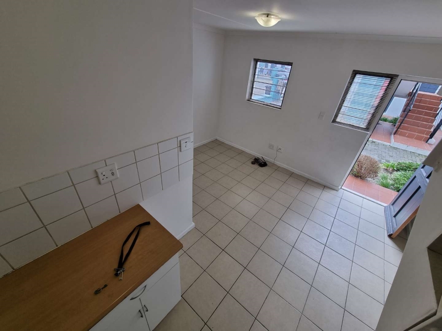 To Let 2 Bedroom Property for Rent in Maitland Western Cape